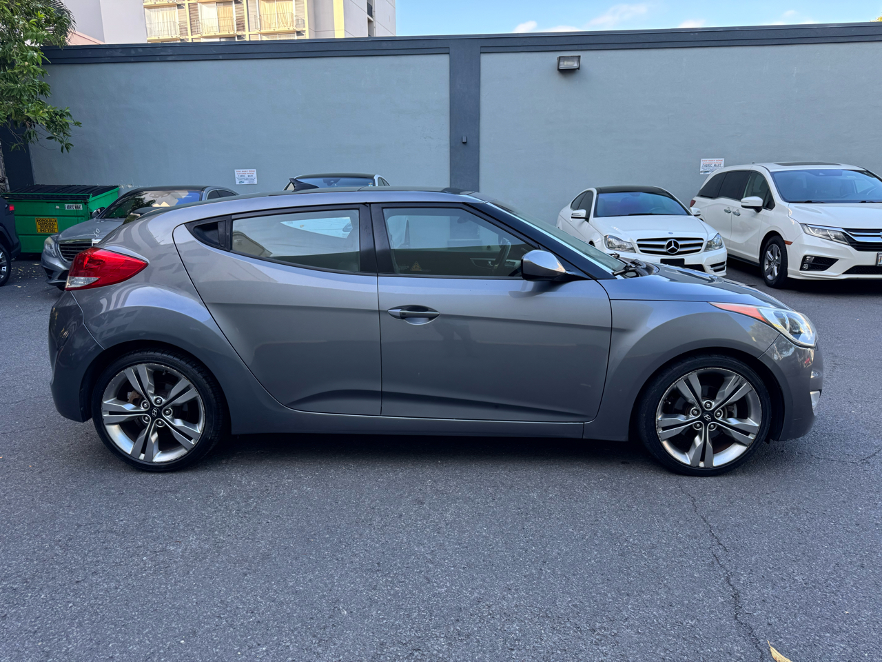 Hyundai Veloster 3dr Cpe Auto w/Black Int 2013