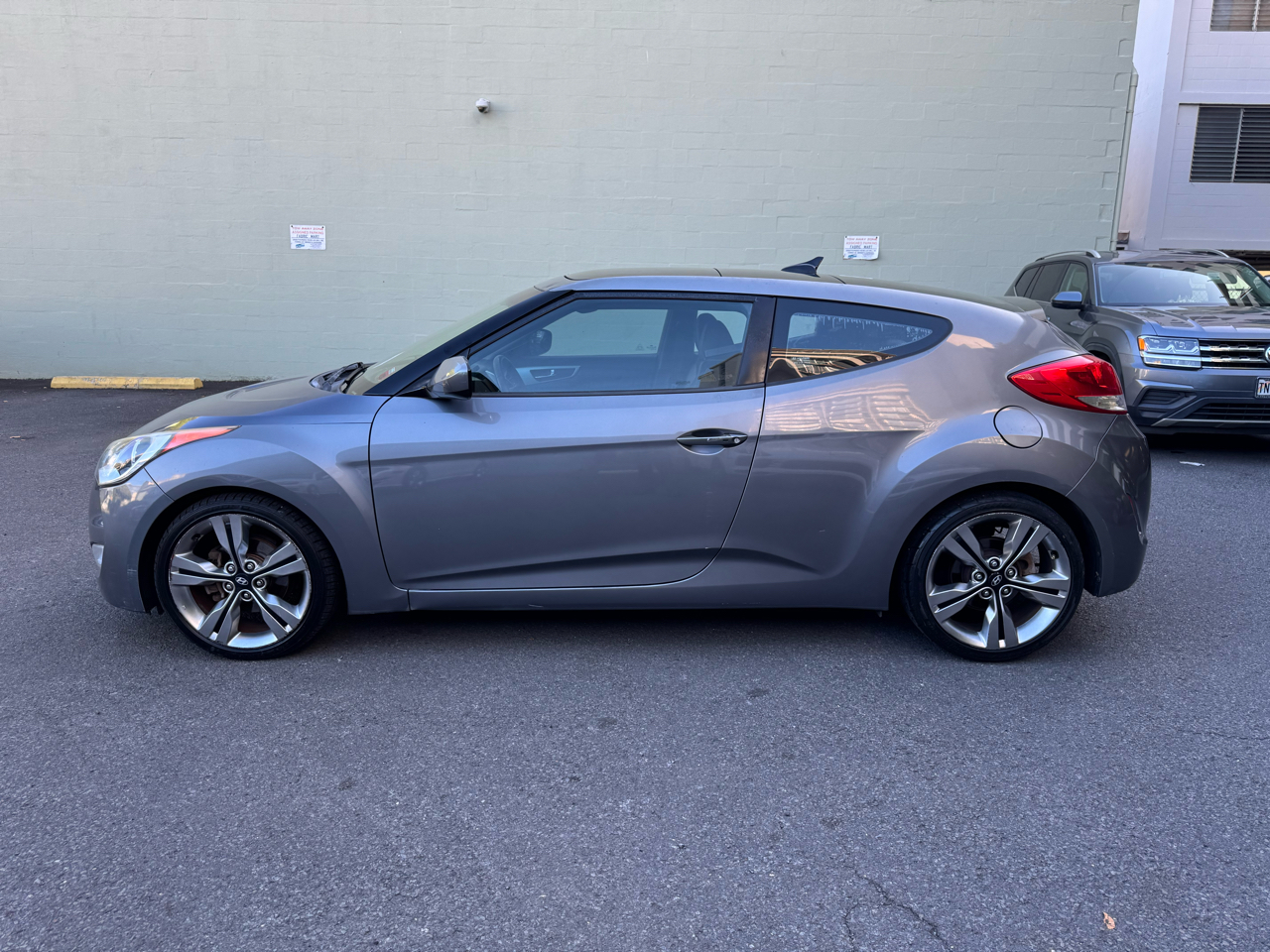Hyundai Veloster 3dr Cpe Auto w/Black Int 2013