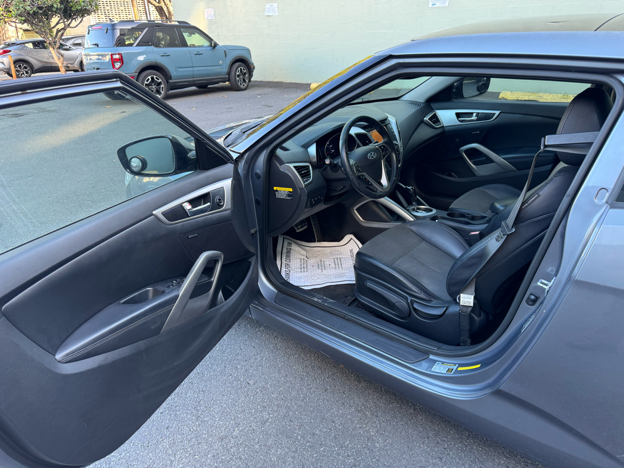 Hyundai Veloster 3dr Cpe Auto w/Black Int 2013