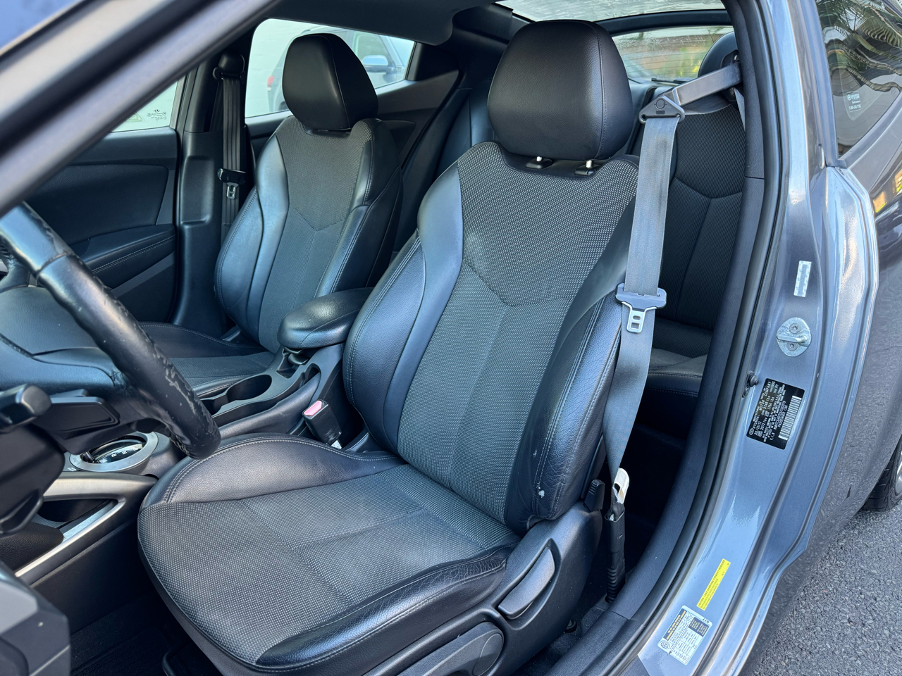 Hyundai Veloster 3dr Cpe Auto w/Black Int 2013