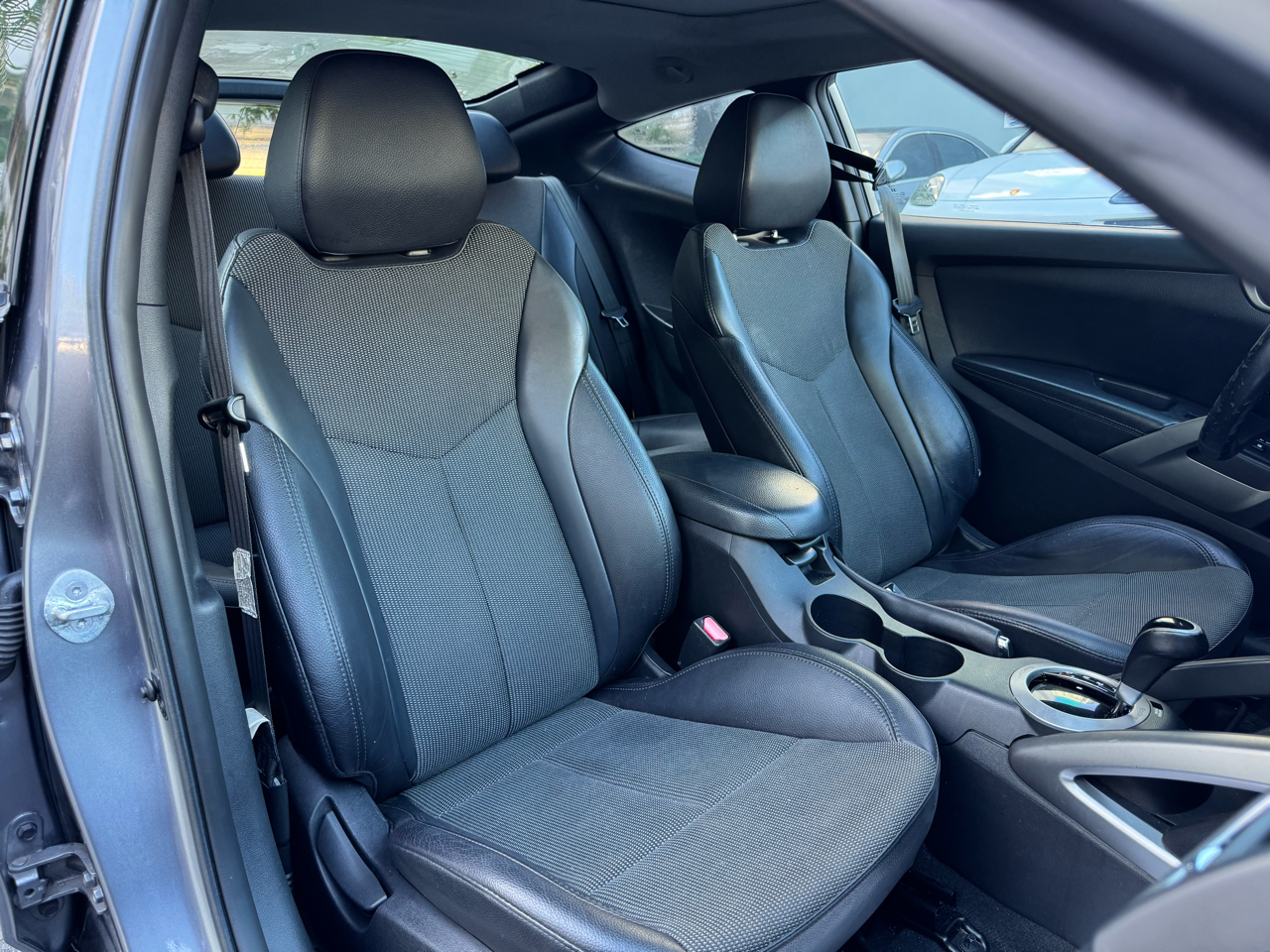 Hyundai Veloster 3dr Cpe Auto w/Black Int 2013