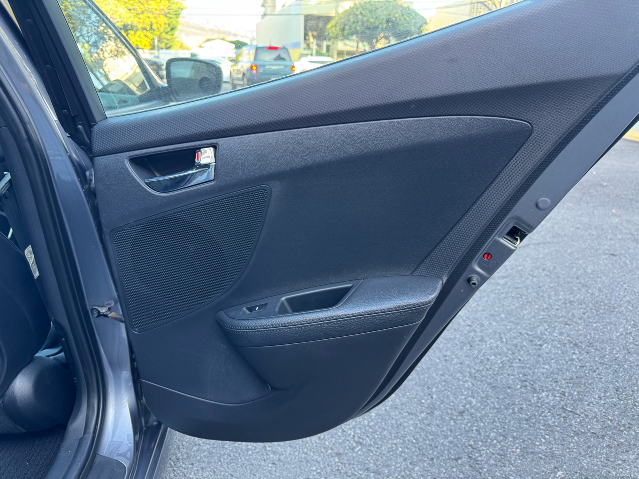 Hyundai Veloster 3dr Cpe Auto w/Black Int 2013