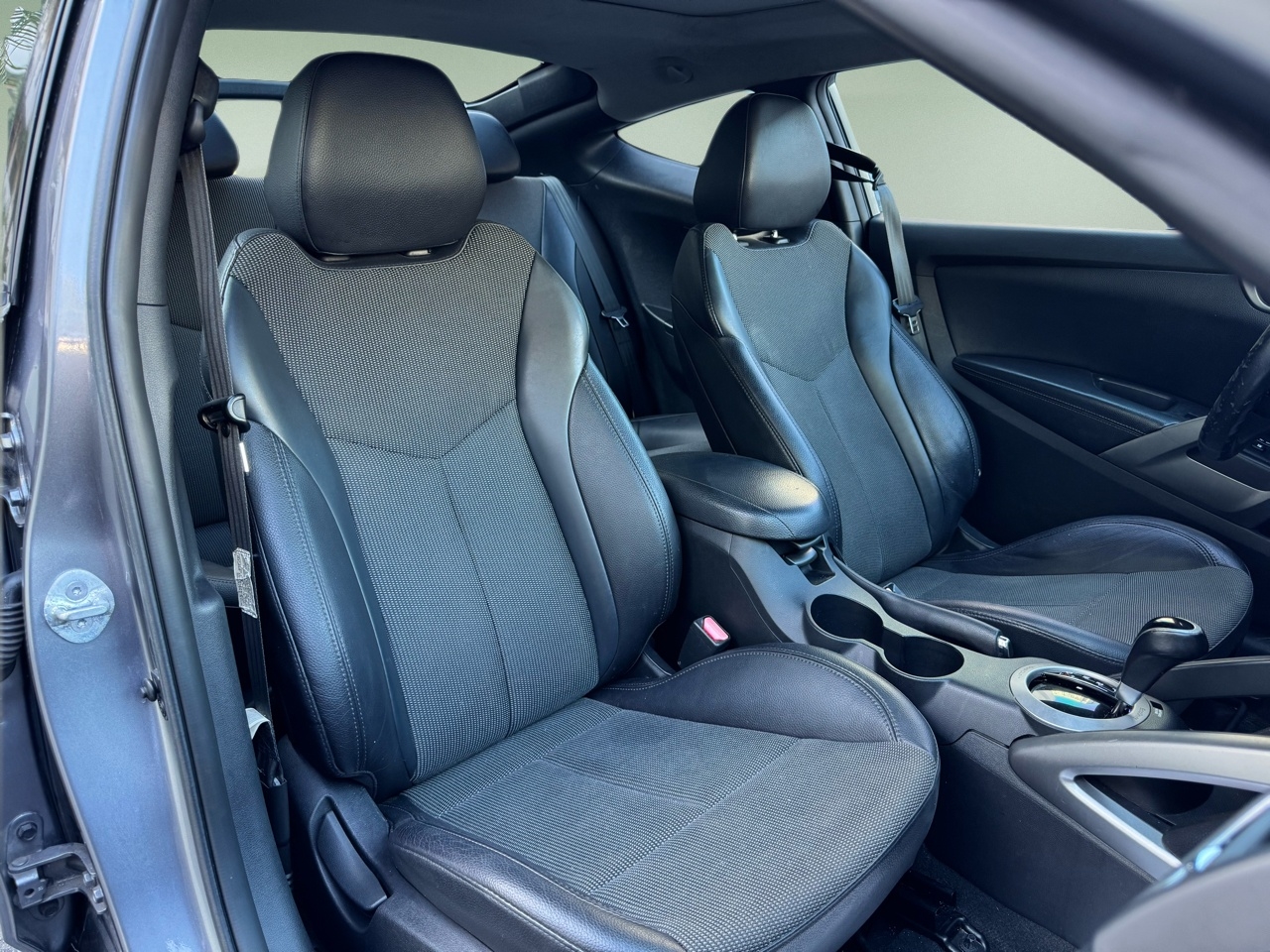 Hyundai Veloster 3dr Cpe Auto w/Black Int 2013