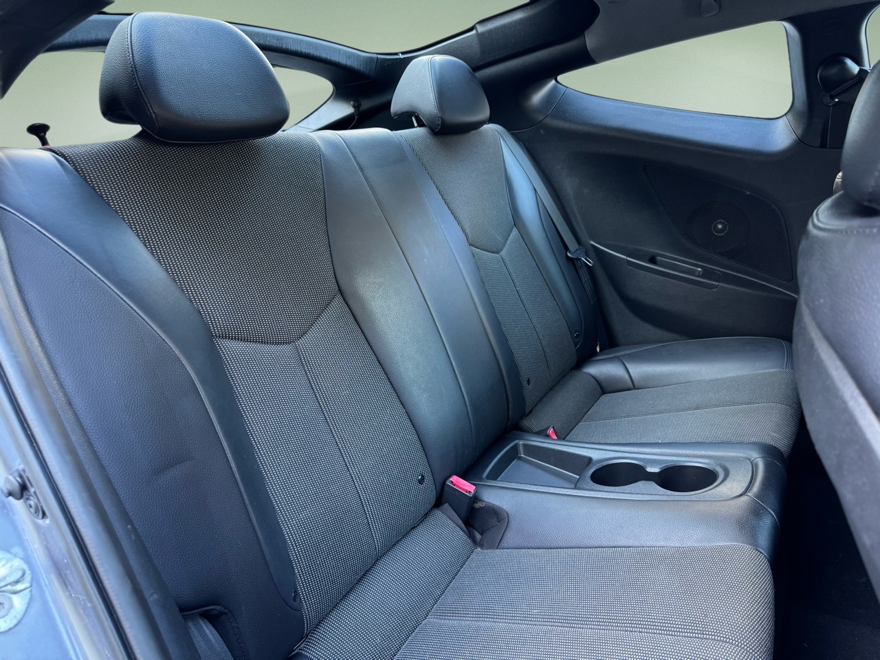 Hyundai Veloster 3dr Cpe Auto w/Black Int 2013