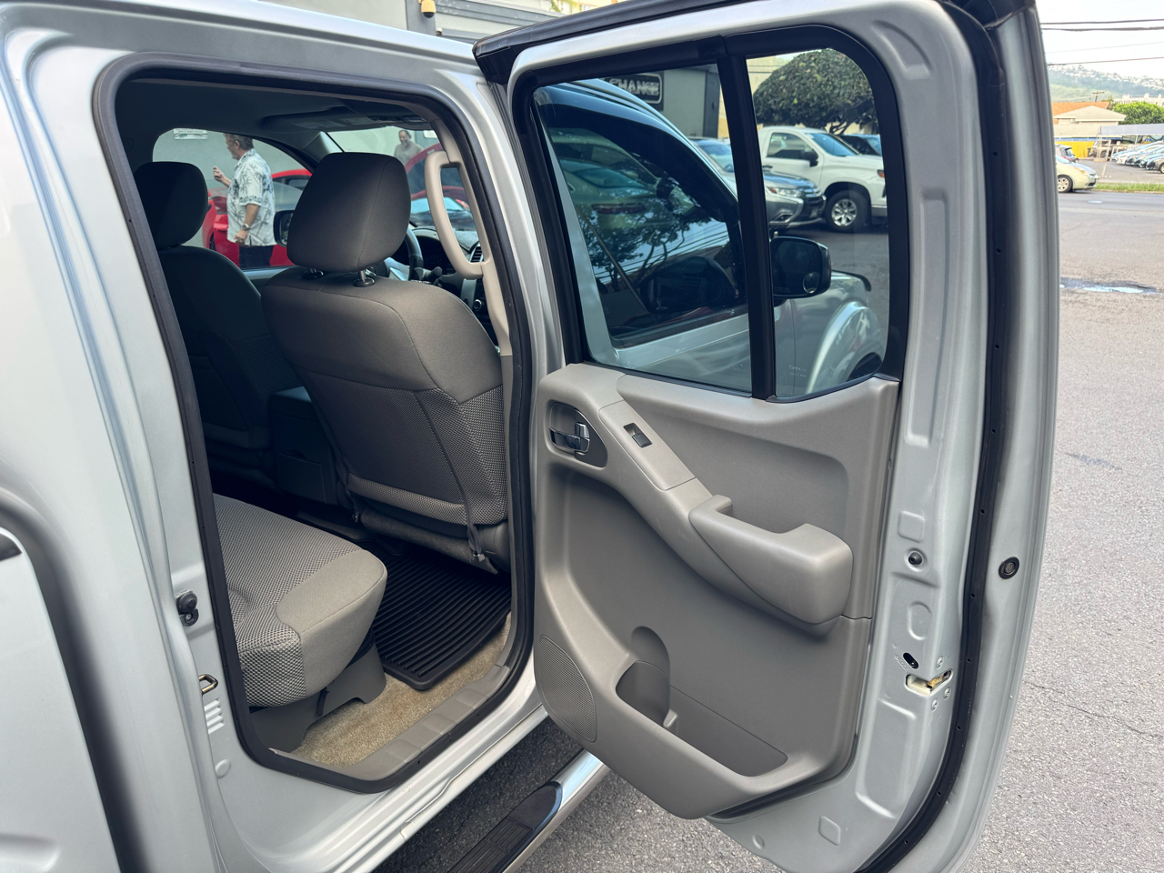 Nissan Frontier 2WD Crew Cab SWB Auto SV 2016