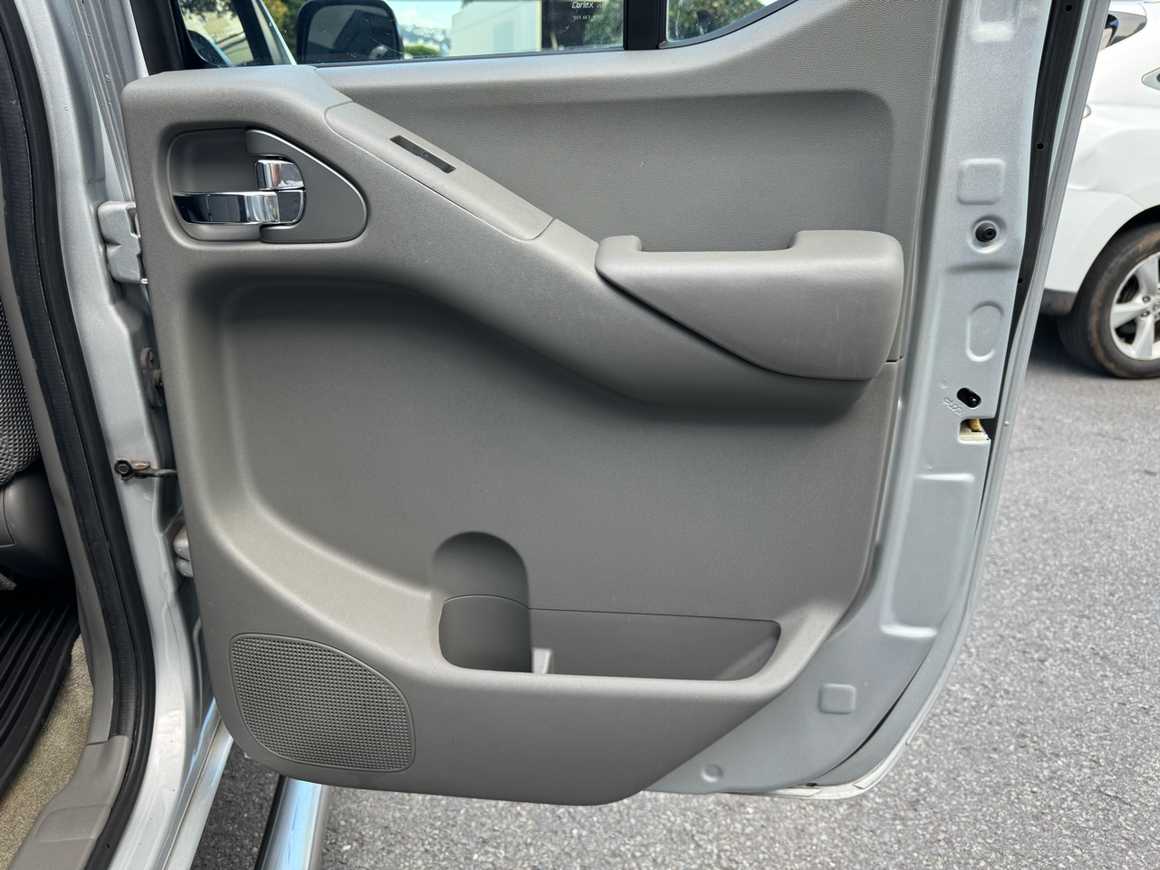 Nissan Frontier 2WD Crew Cab SWB Auto SV 2016