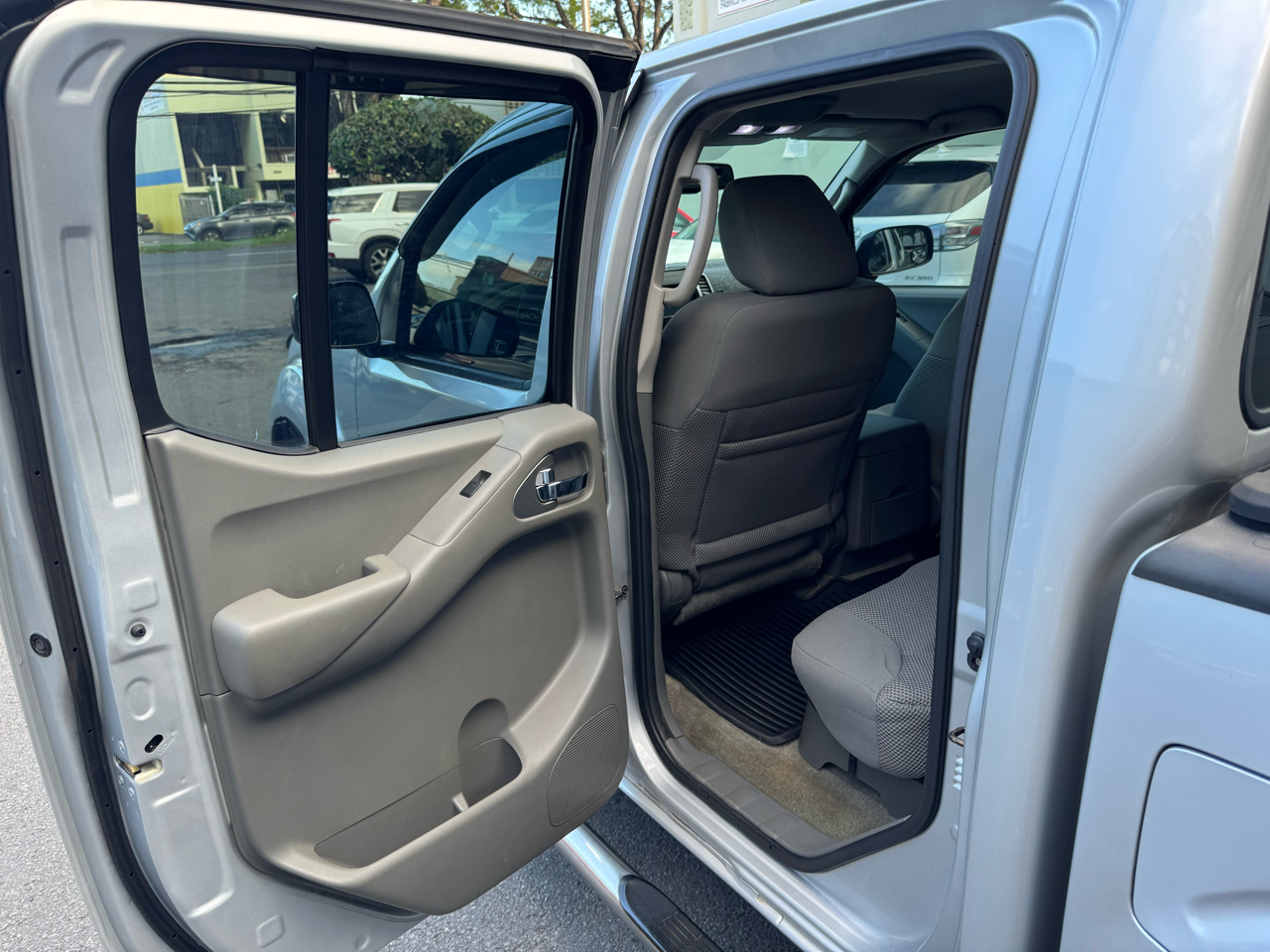 Nissan Frontier 2WD Crew Cab SWB Auto SV 2016