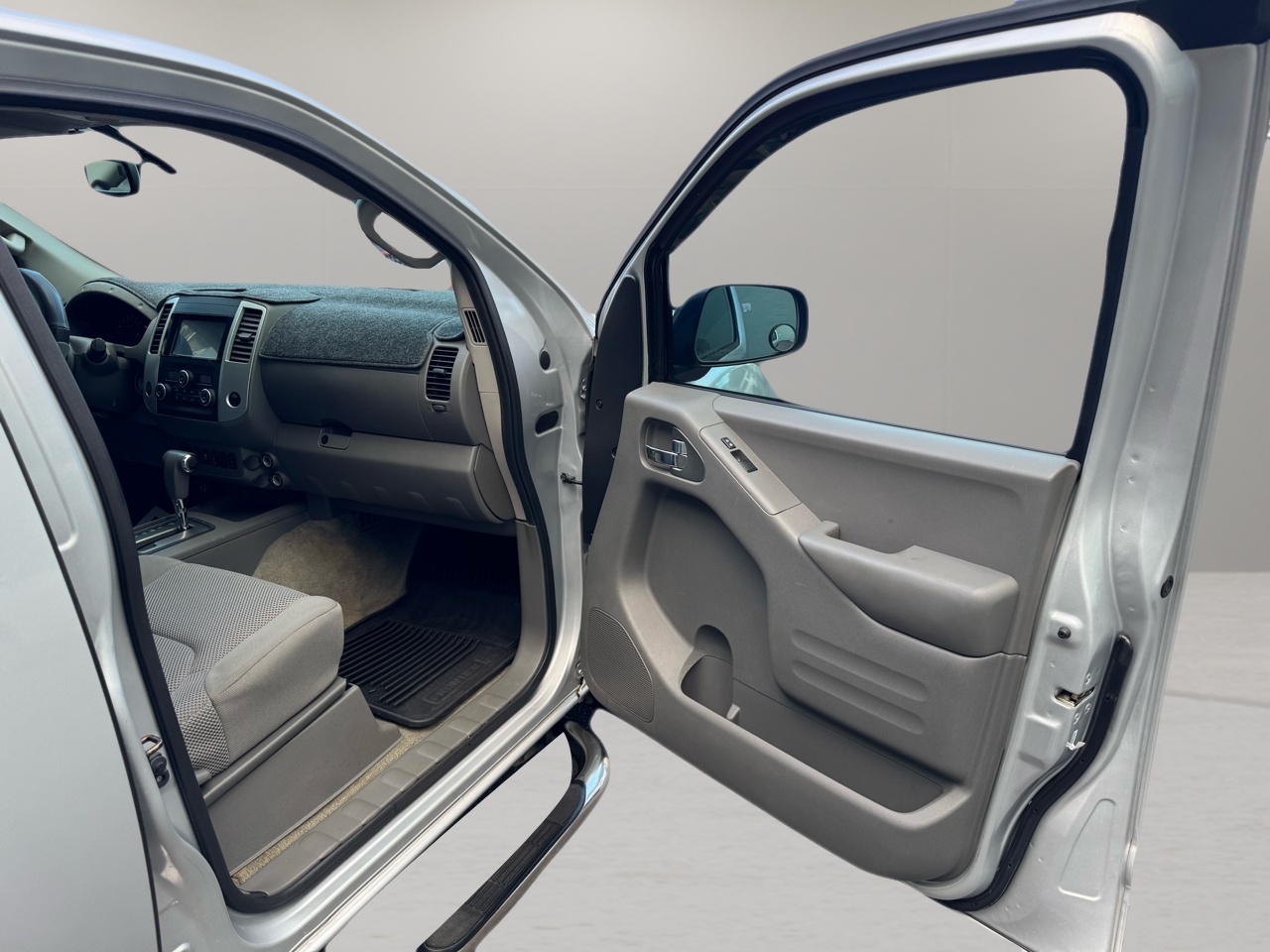 Nissan Frontier 2WD Crew Cab SWB Auto SV 2016