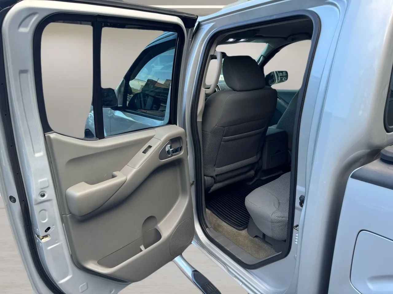 Nissan Frontier 2WD Crew Cab SWB Auto SV 2016