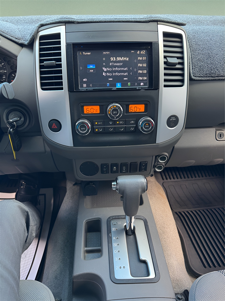 Nissan Frontier 2WD Crew Cab SWB Auto SV 2016