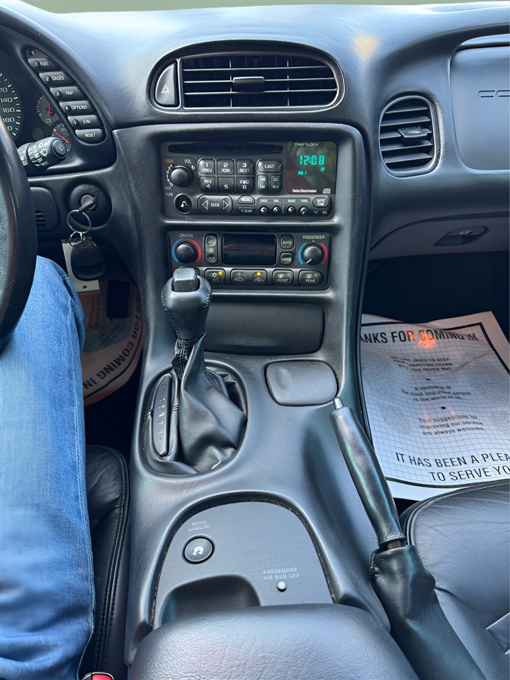 Chevrolet Corvette 2dr Cpe 2004