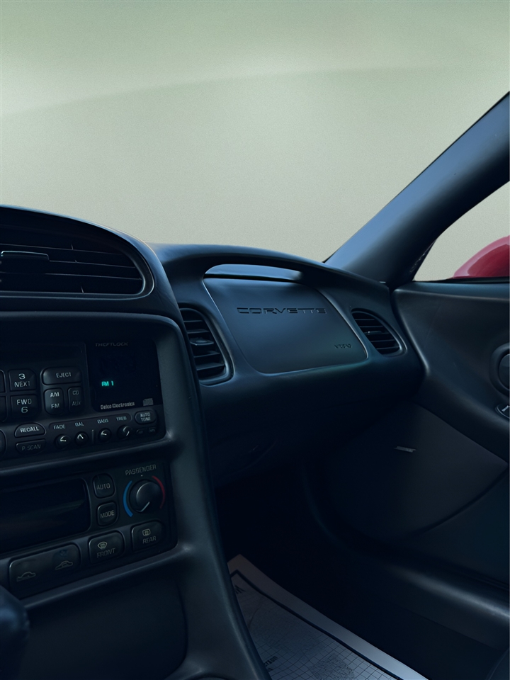 Chevrolet Corvette 2dr Cpe 2004