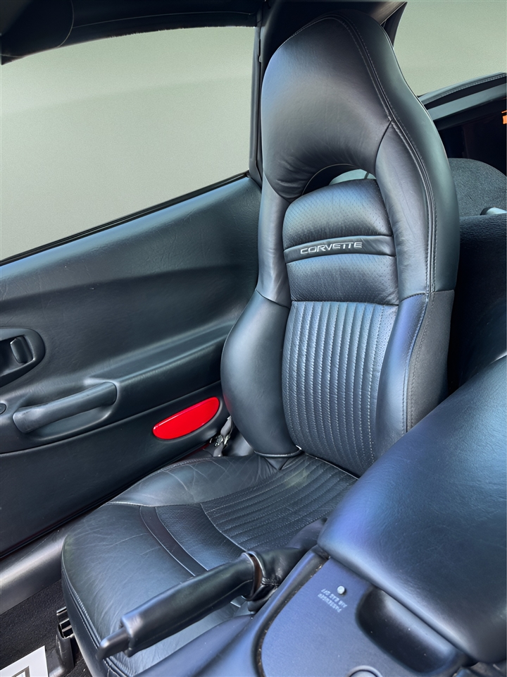 Chevrolet Corvette 2dr Cpe 2004