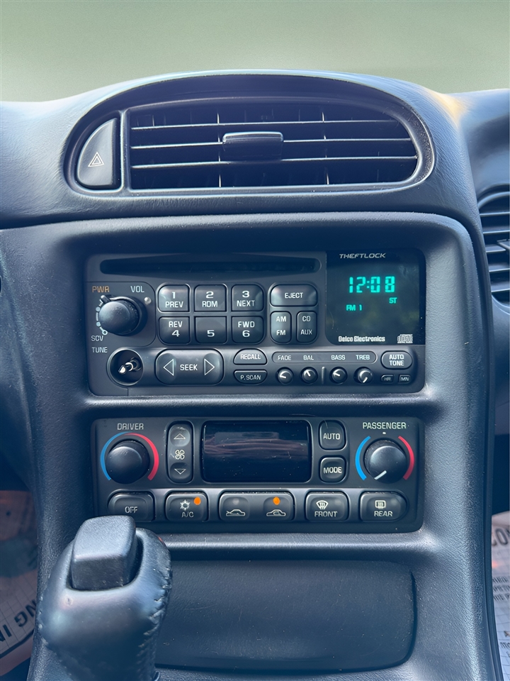 Chevrolet Corvette 2dr Cpe 2004