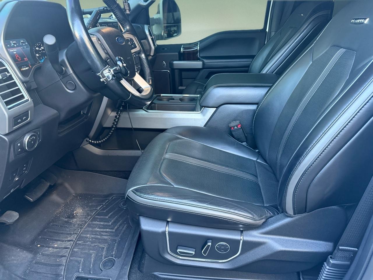 Ford Super Duty F-350 DRW Platinum 2WD Crew Cab 8' Box 2017