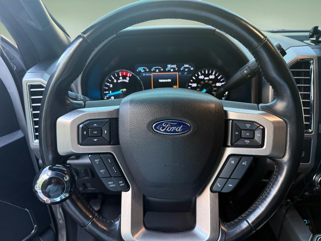 Ford Super Duty F-350 DRW Platinum 2WD Crew Cab 8' Box 2017