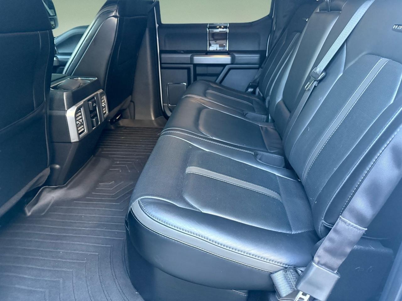 Ford Super Duty F-350 DRW Platinum 2WD Crew Cab 8' Box 2017