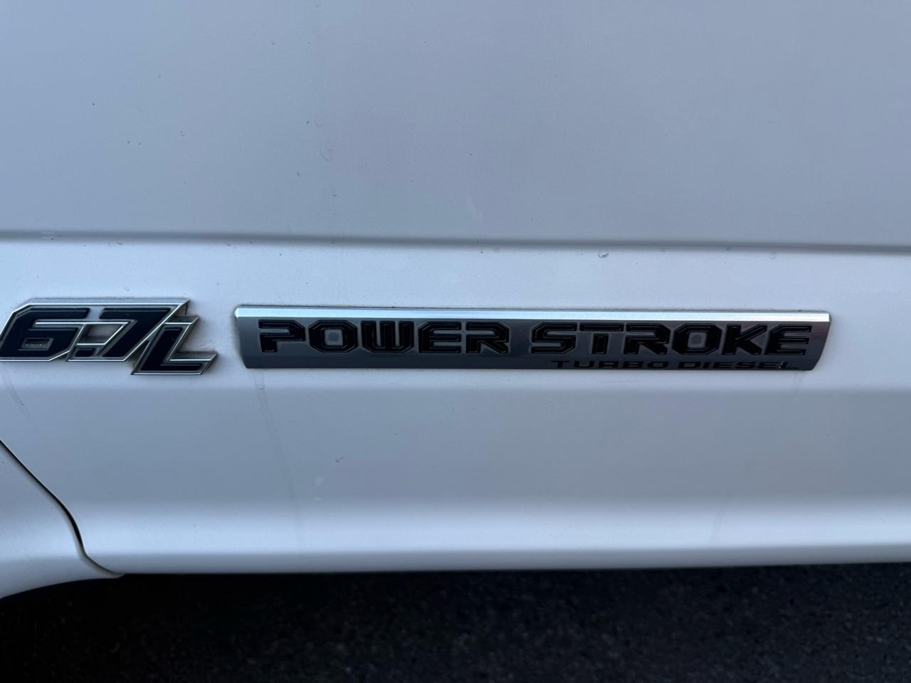 Ford Super Duty F-350 DRW Platinum 2WD Crew Cab 8' Box 2017