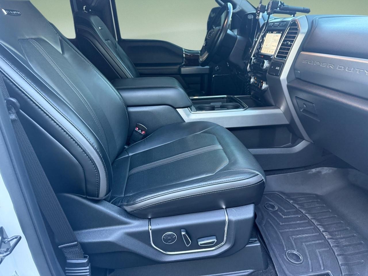 Ford Super Duty F-350 DRW Platinum 2WD Crew Cab 8' Box 2017