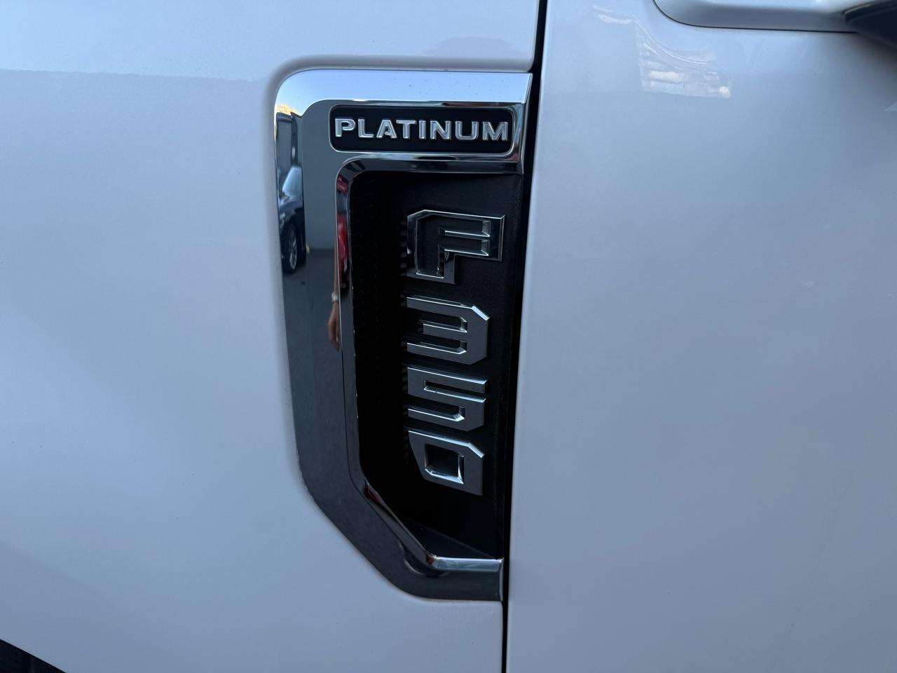 Ford Super Duty F-350 DRW Platinum 2WD Crew Cab 8' Box 2017