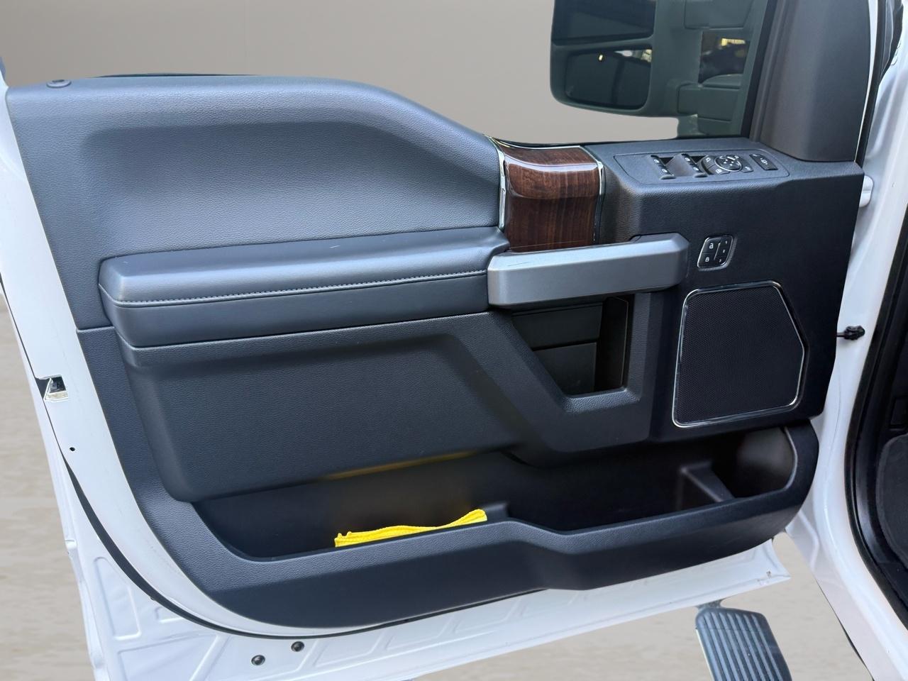 Ford Super Duty F-350 DRW Platinum 2WD Crew Cab 8' Box 2017