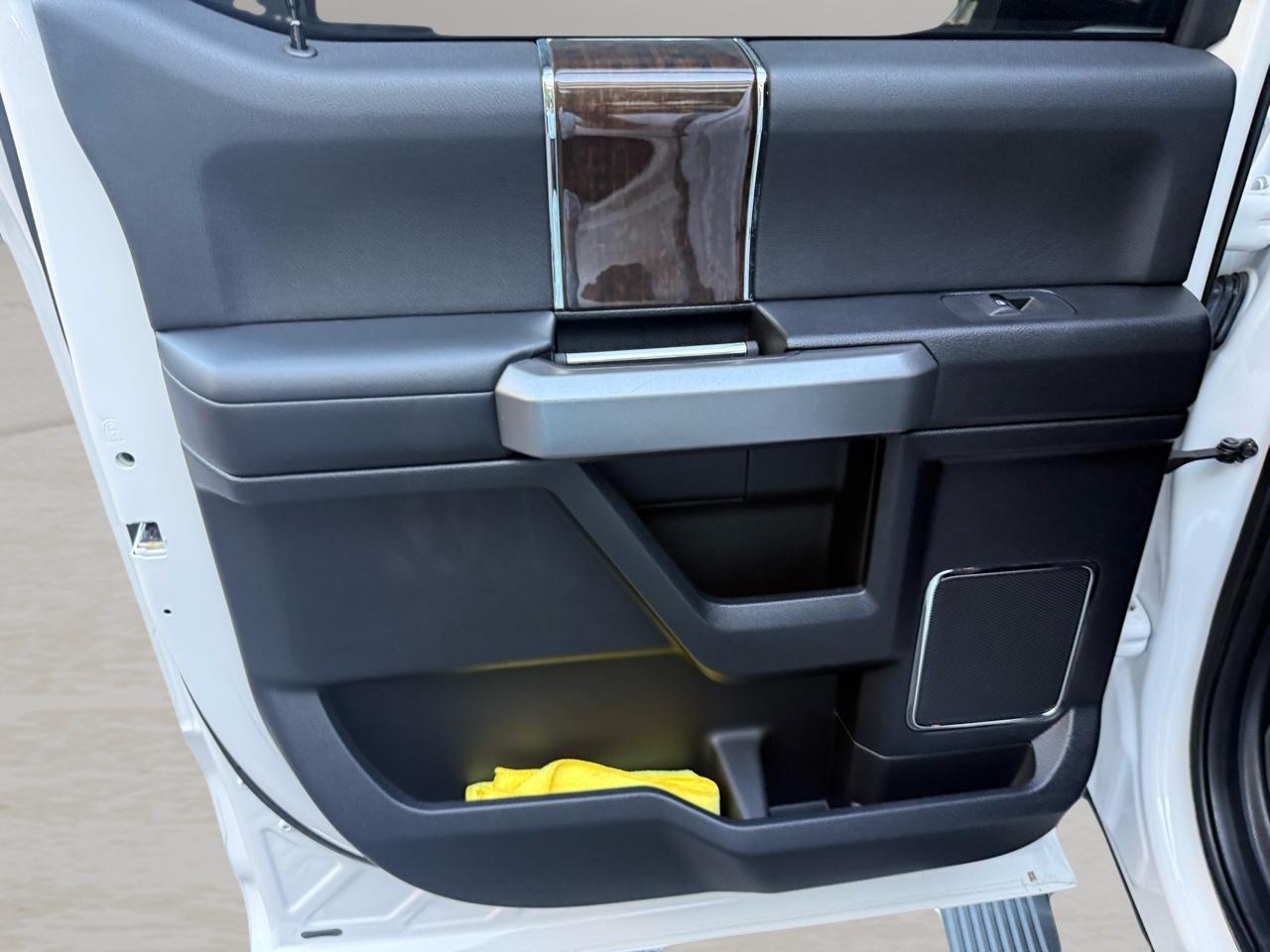 Ford Super Duty F-350 DRW Platinum 2WD Crew Cab 8' Box 2017