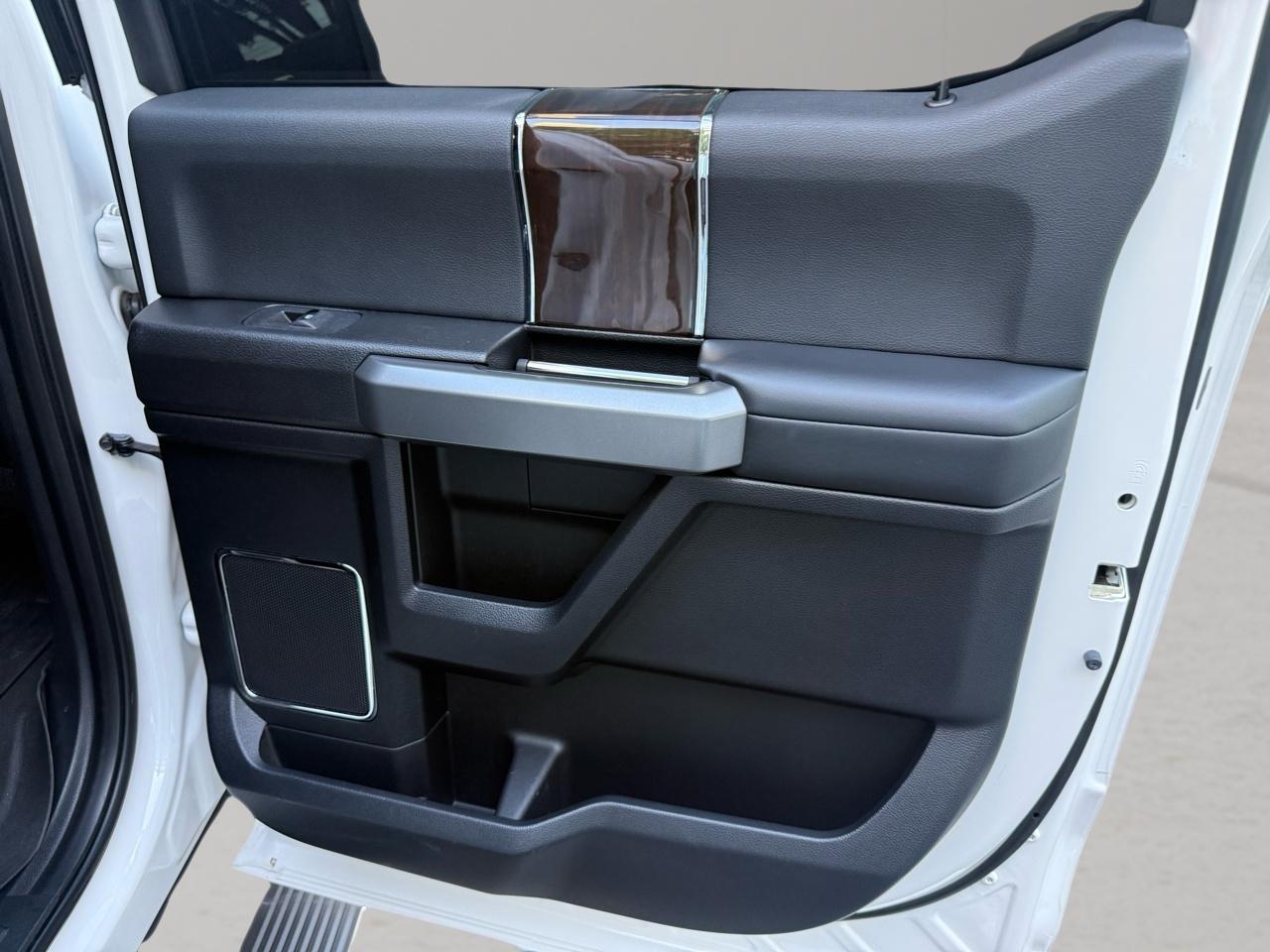 Ford Super Duty F-350 DRW Platinum 2WD Crew Cab 8' Box 2017