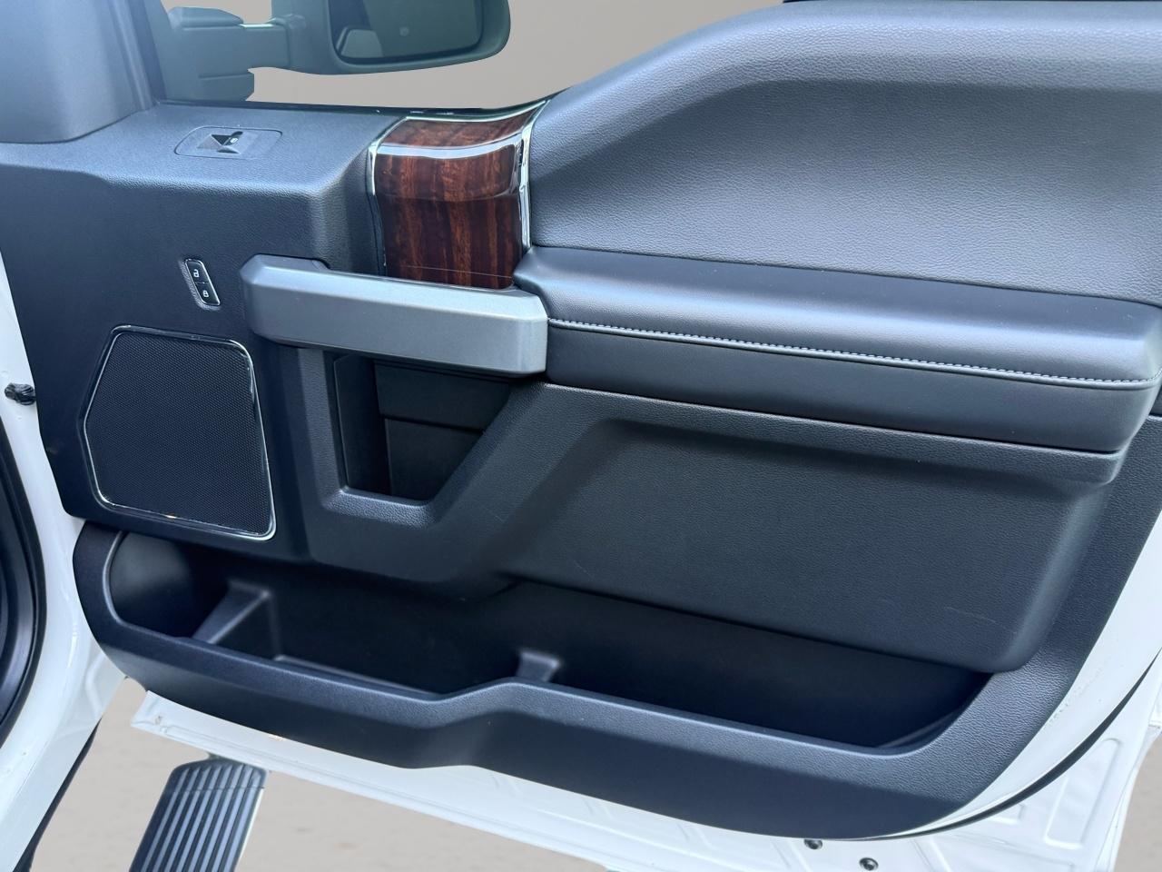 Ford Super Duty F-350 DRW Platinum 2WD Crew Cab 8' Box 2017