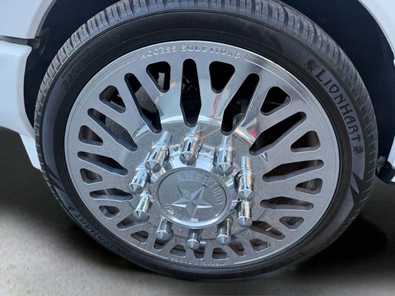 Ford Super Duty F-350 DRW Platinum 2WD Crew Cab 8' Box 2017