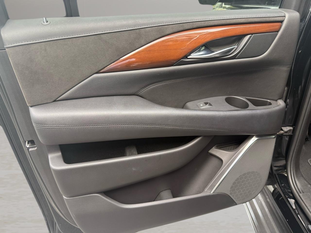 Cadillac Escalade ESV 4WD 4dr Premium Luxury 2018