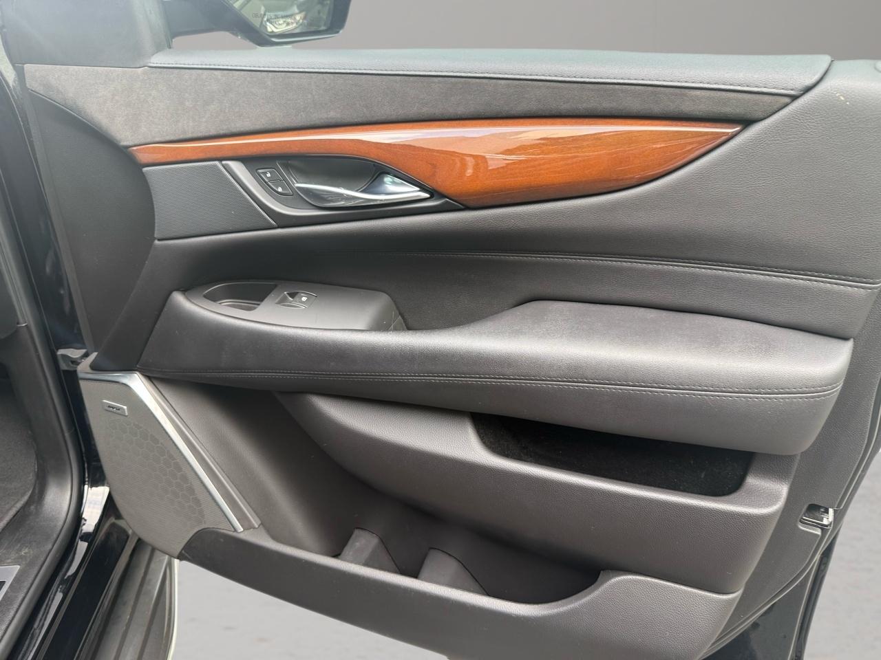 Cadillac Escalade ESV 4WD 4dr Premium Luxury 2018