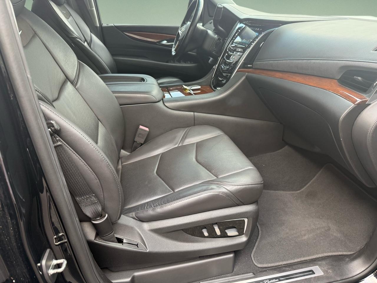 Cadillac Escalade ESV 4WD 4dr Premium Luxury 2018