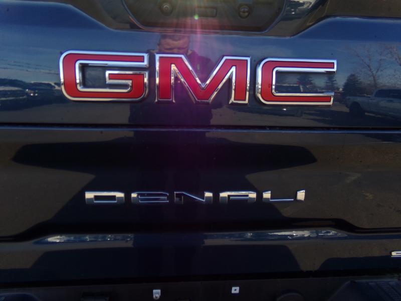 GMC Sierra 2500HD Denali Crew Cab 4WD SB 2023