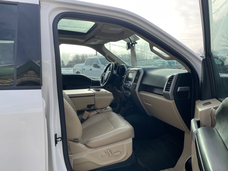 Ford F-150 4WD SuperCrew 145" Lariat 2015