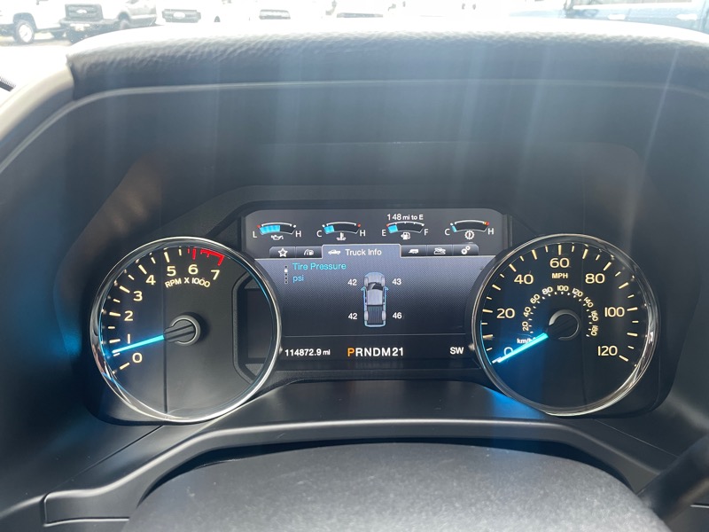 Ford F-150 4WD SuperCrew 145" Lariat 2015