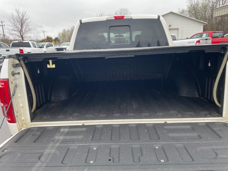 Ford F-150 4WD SuperCrew 145" Lariat 2015