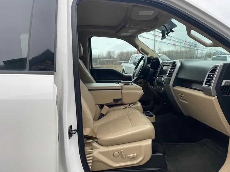 Ford F-150 4WD SuperCrew 145" Lariat 2015