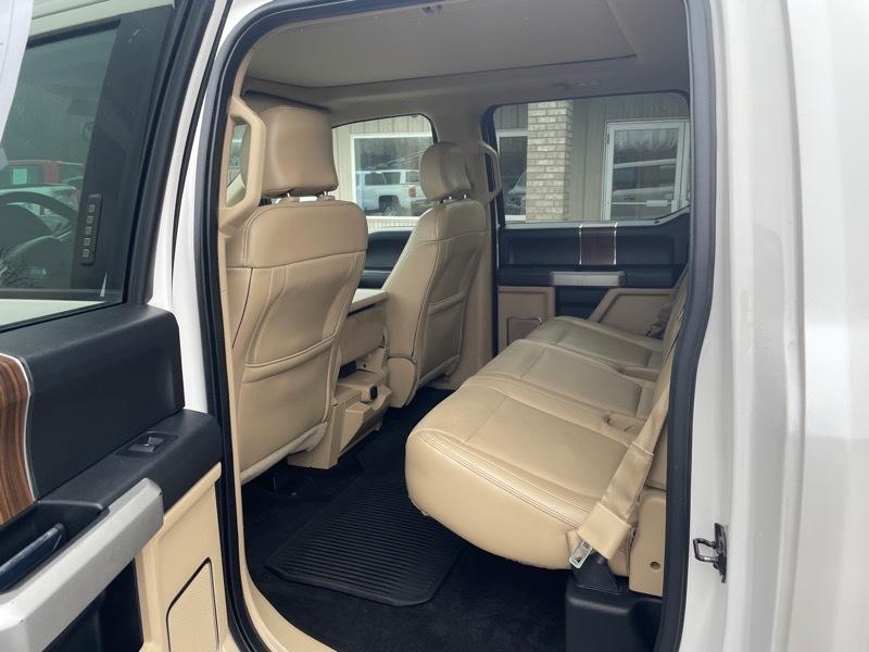 Ford F-150 4WD SuperCrew 145" Lariat 2015