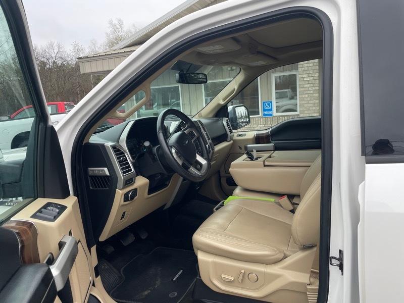 Ford F-150 4WD SuperCrew 145" Lariat 2015