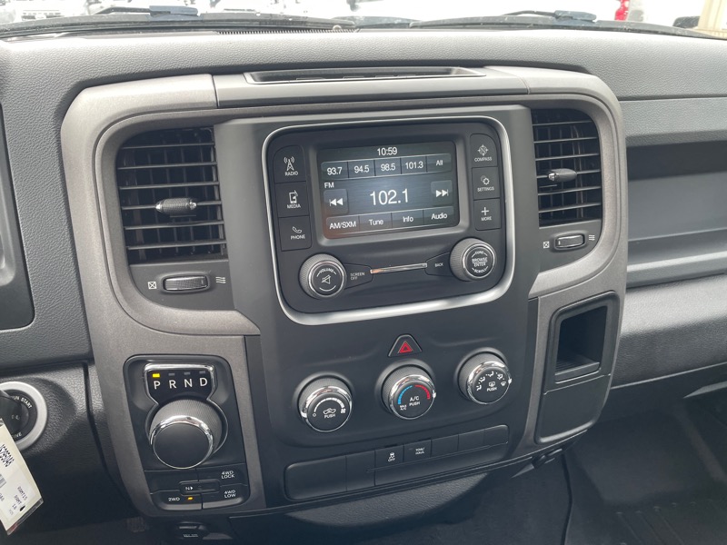 RAM 1500 4WD Crew Cab 140.5" Express 2018