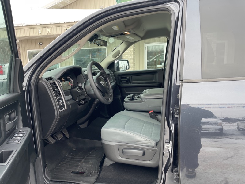 RAM 1500 4WD Crew Cab 140.5" Express 2018