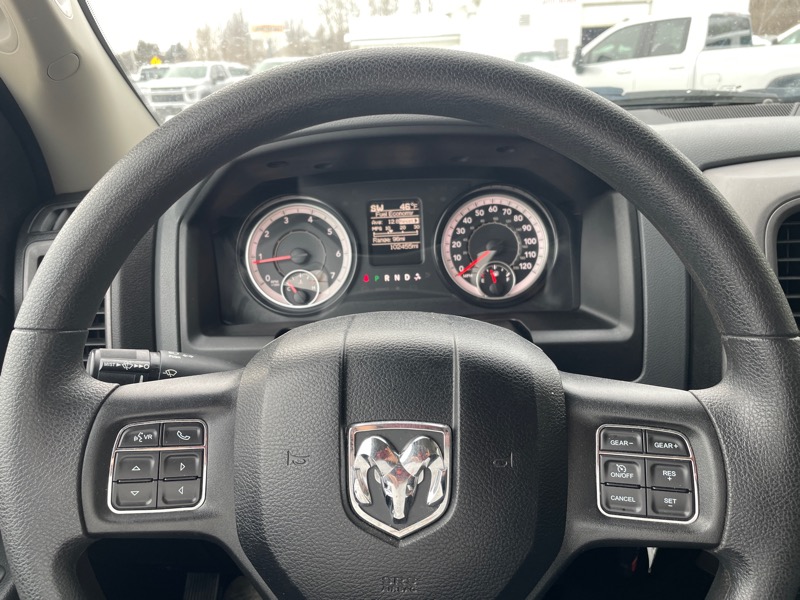 RAM 1500 4WD Crew Cab 140.5" Express 2018