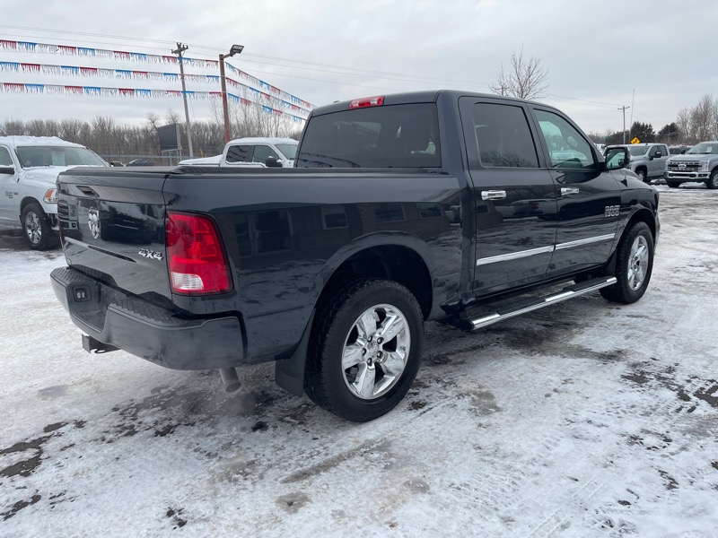 RAM 1500 4WD Crew Cab 140.5" Express 2018
