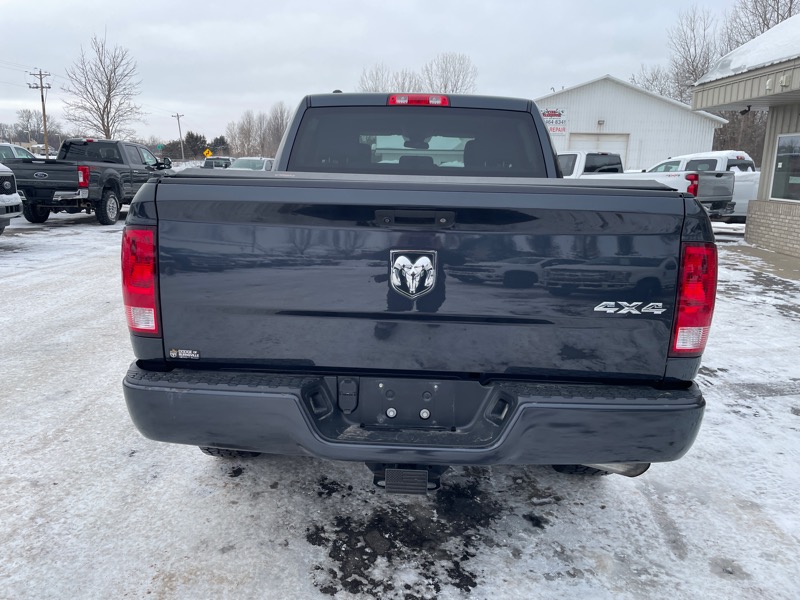 RAM 1500 4WD Crew Cab 140.5" Express 2018