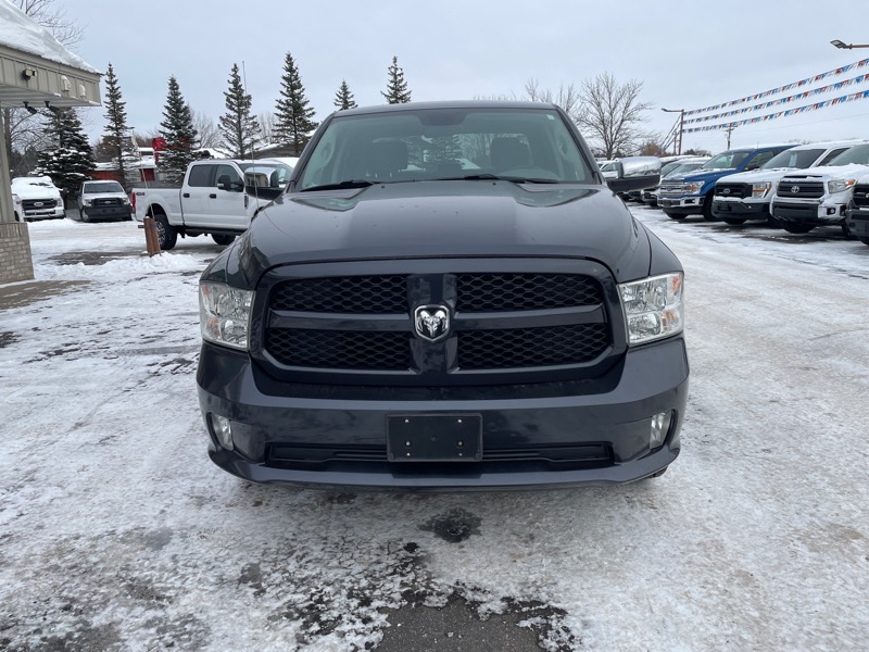 RAM 1500 4WD Crew Cab 140.5" Express 2018