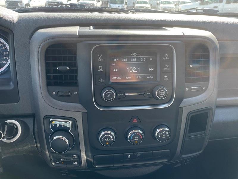 RAM 1500 4WD Crew Cab 140.5" Express 2018