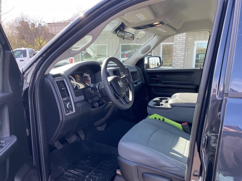 RAM 1500 4WD Crew Cab 140.5" Express 2018