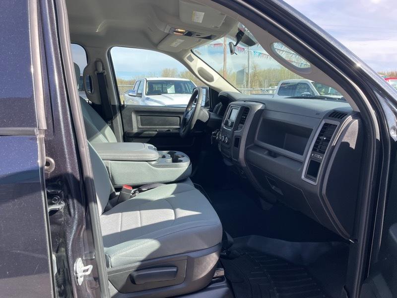 RAM 1500 4WD Crew Cab 140.5" Express 2018