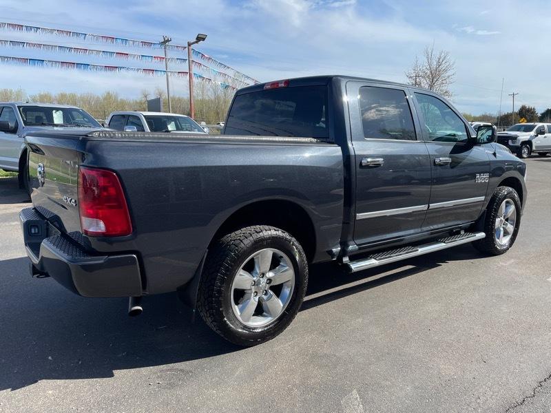 RAM 1500 4WD Crew Cab 140.5" Express 2018