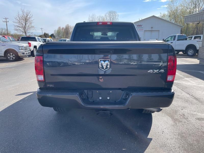 RAM 1500 4WD Crew Cab 140.5" Express 2018